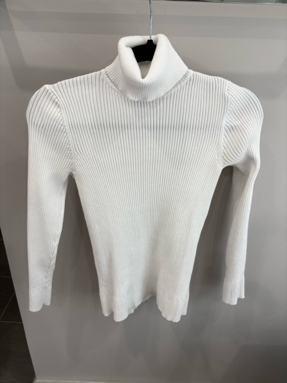 Cable & Gauge White Ribbed Turtleneck Sweater